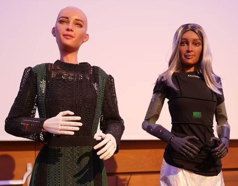 Mika: La CEO del Futuro es una Robot con Inteligencia Artificial. ¿Qué Significa para los Negocios? 3 robot ceo