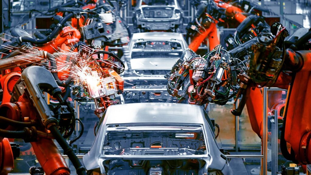 Adaptarse o Desaparecer: Cual será el futuro del Trabajo 3 robots trabajando